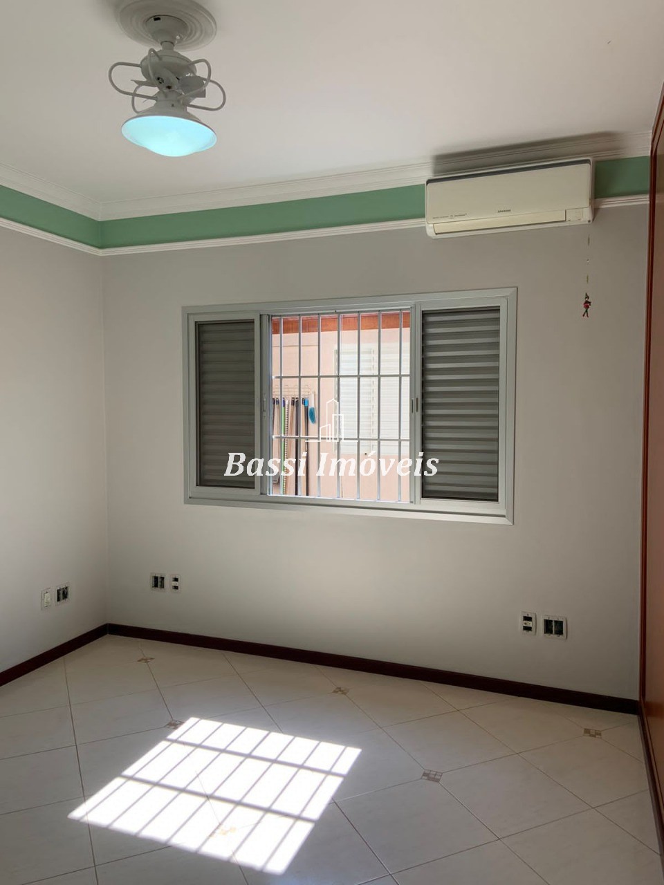 Espetacular casa à venda em Mogi Guaçu-SP, Recanto do Itamaracá: 3 quartos, 3 suítes, 3 salas, 2 vagas de garagem, 240m².