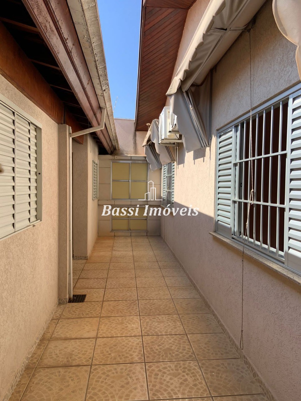 Espetacular casa à venda em Mogi Guaçu-SP, Recanto do Itamaracá: 3 quartos, 3 suítes, 3 salas, 2 vagas de garagem, 240m².