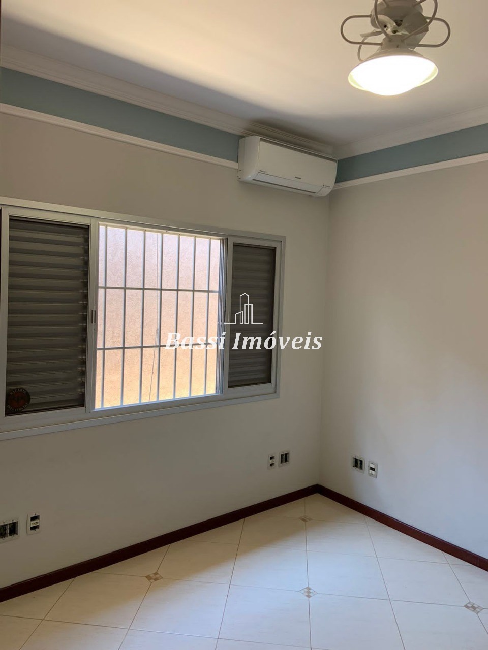 Espetacular casa à venda em Mogi Guaçu-SP, Recanto do Itamaracá: 3 quartos, 3 suítes, 3 salas, 2 vagas de garagem, 240m².