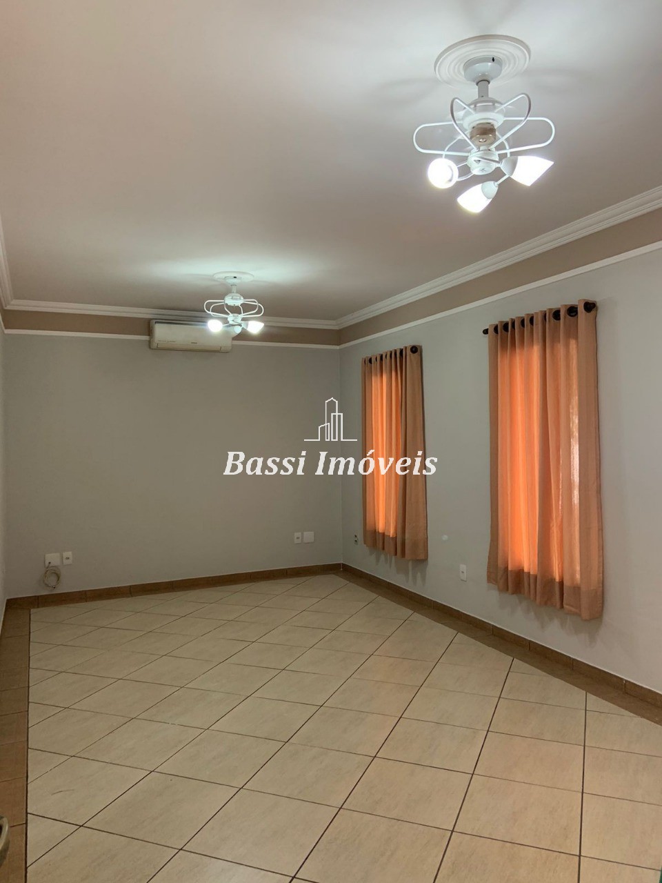 Espetacular casa à venda em Mogi Guaçu-SP, Recanto do Itamaracá: 3 quartos, 3 suítes, 3 salas, 2 vagas de garagem, 240m².