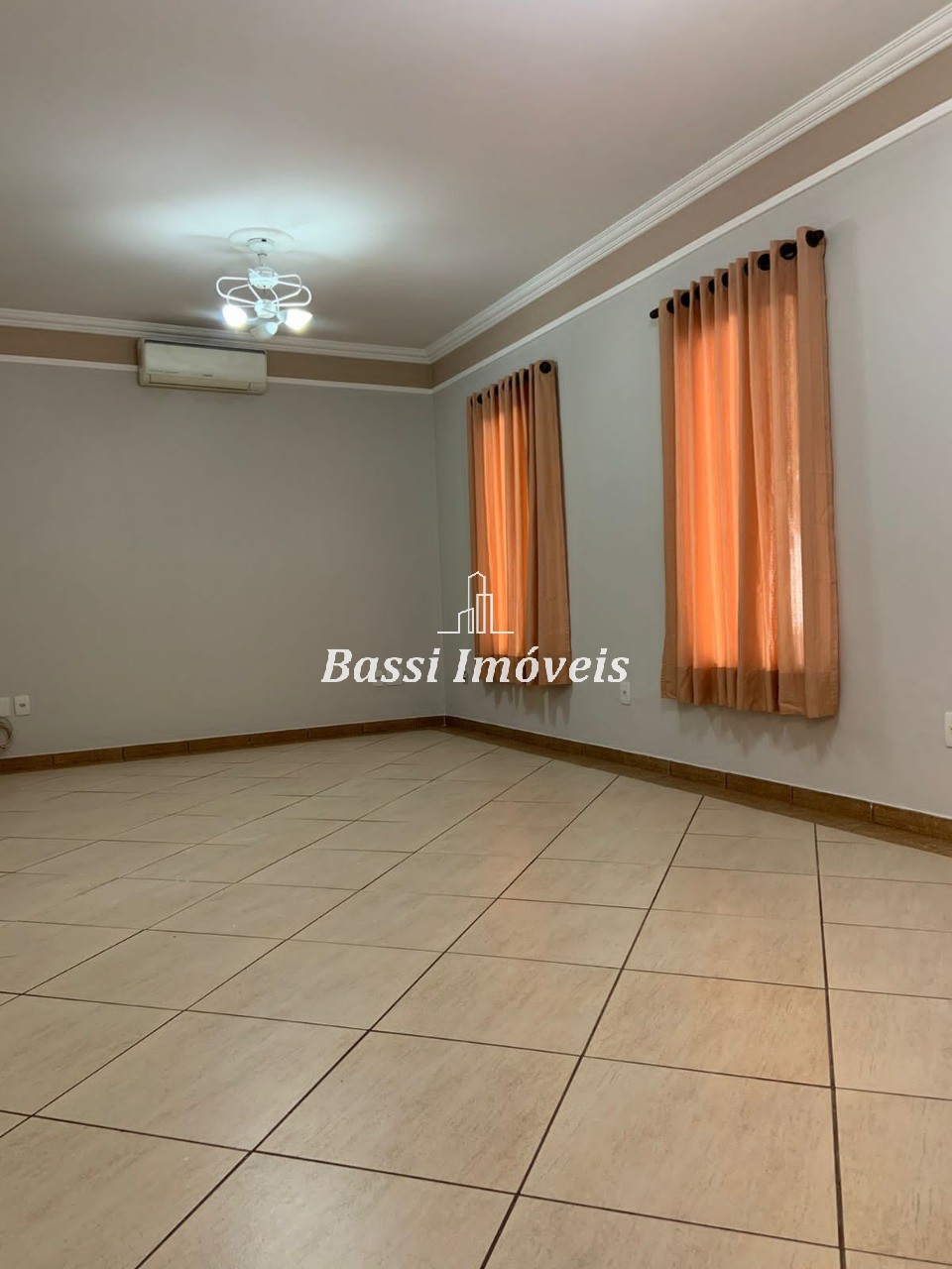 Espetacular casa à venda em Mogi Guaçu-SP, Recanto do Itamaracá: 3 quartos, 3 suítes, 3 salas, 2 vagas de garagem, 240m².