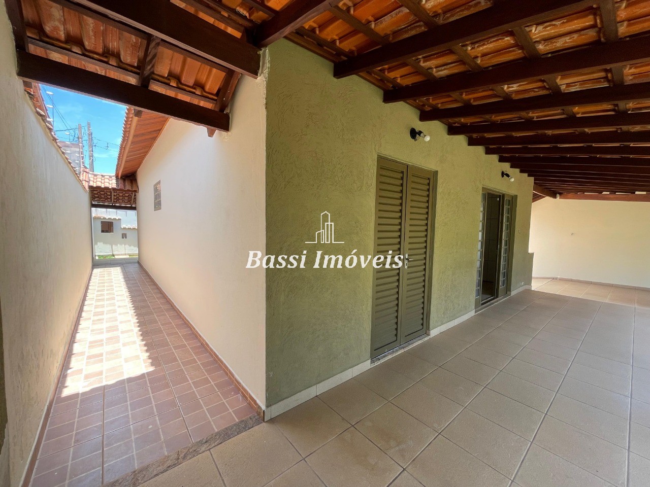 Imperdível! Casa à venda em Mogi Guaçu-SP, no Jardim Suécia, com 2 quartos, 1 suíte, 2 salas, 1 banheiro, 2 vagas e 110m² de área.
