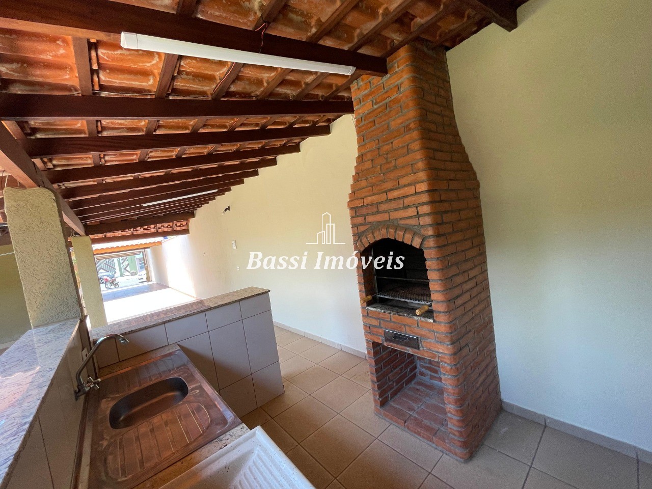 Imperdível! Casa à venda em Mogi Guaçu-SP, no Jardim Suécia, com 2 quartos, 1 suíte, 2 salas, 1 banheiro, 2 vagas e 110m² de área.