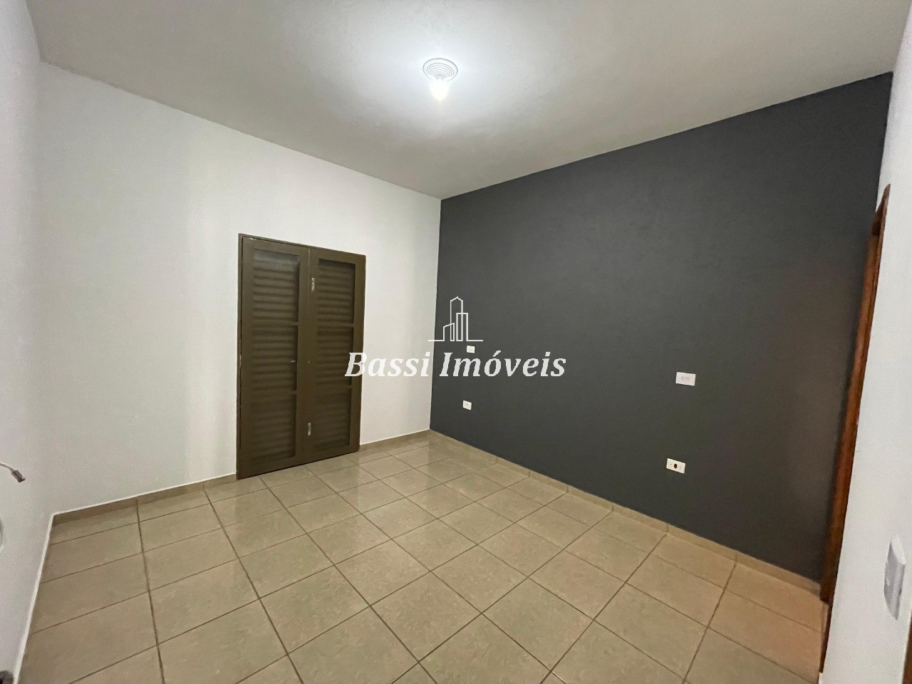 Imperdível! Casa à venda em Mogi Guaçu-SP, no Jardim Suécia, com 2 quartos, 1 suíte, 2 salas, 1 banheiro, 2 vagas e 110m² de área.