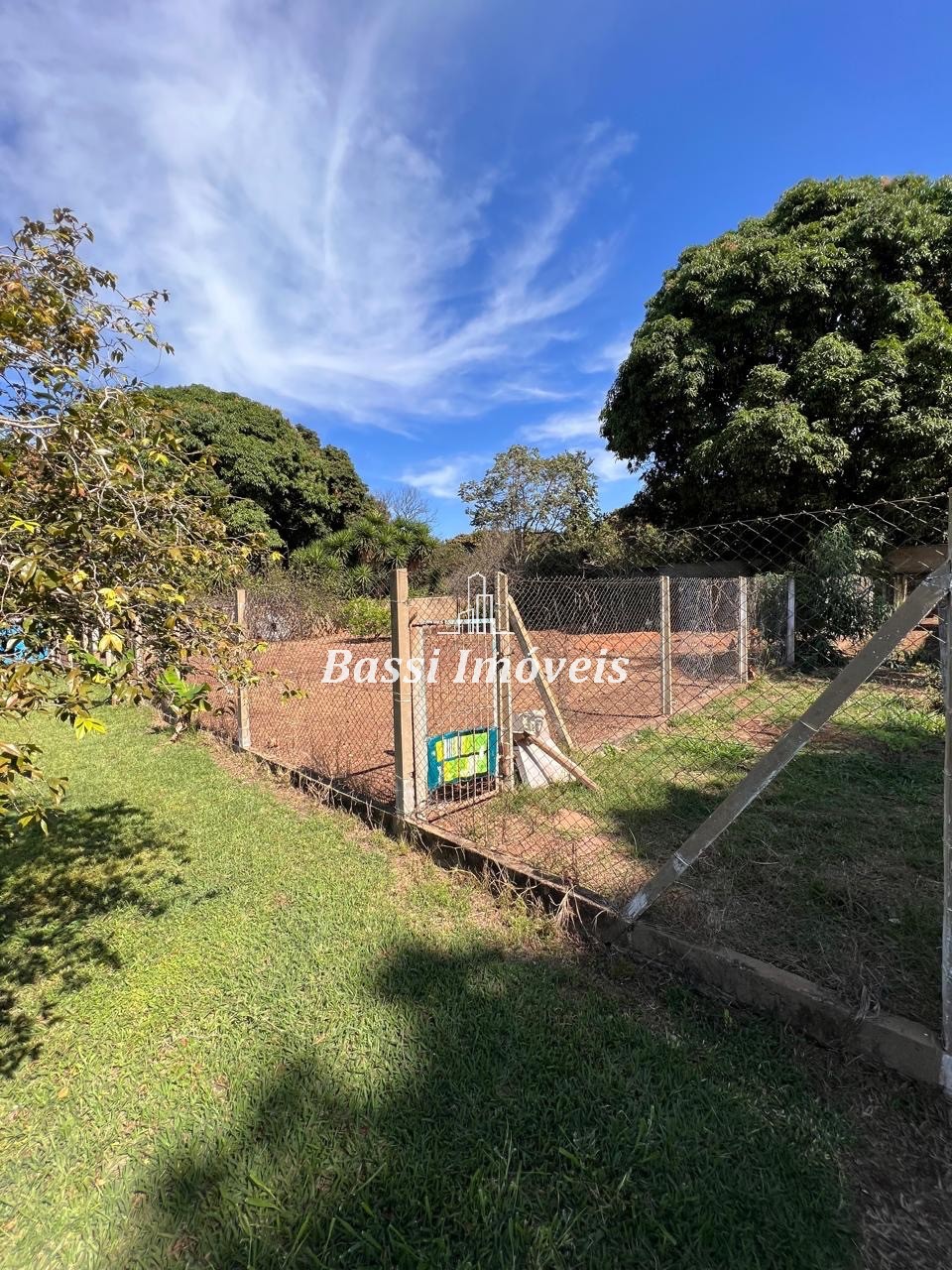 Imperdível! Chácara de luxo com 4 quartos, 2 suítes e 650m² em Chácara São Marcelo, Mogi Mirim-SP. Adquira já!