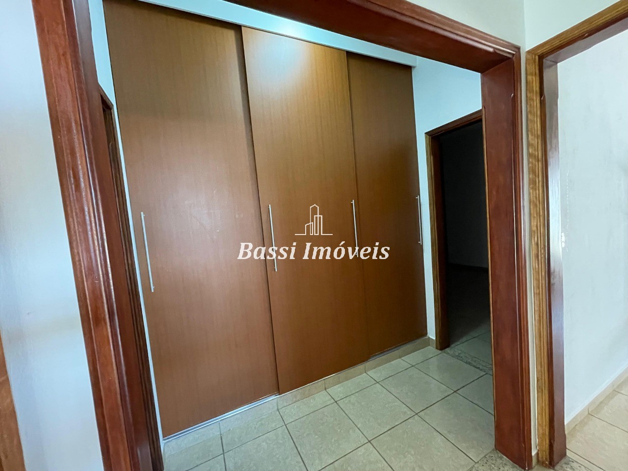 Imperdível! Casa à venda em Mogi Guaçu-SP, no Jardim Suécia, com 2 quartos, 1 suíte, 2 salas, 1 banheiro, 2 vagas e 110m² de área.