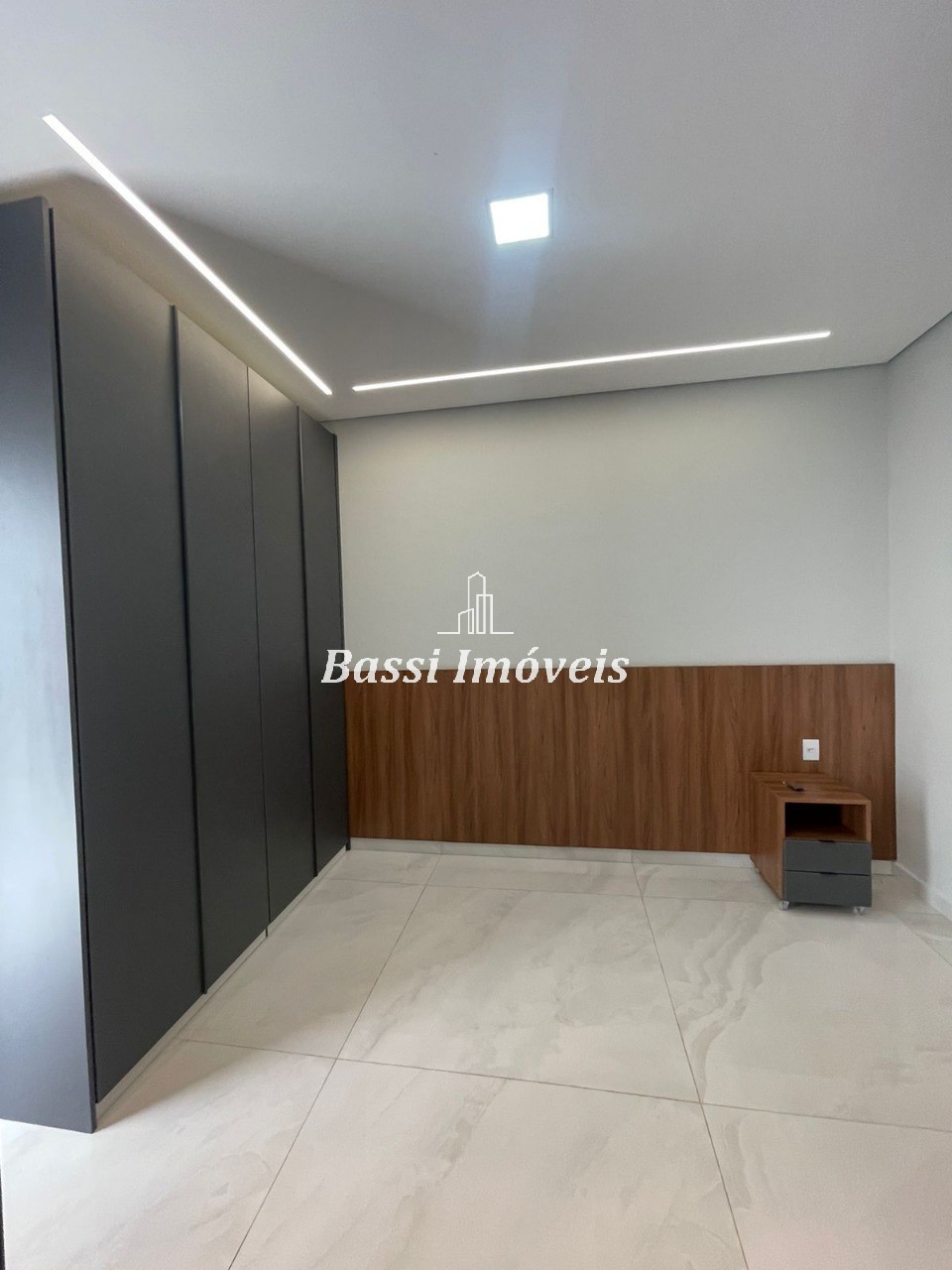 Residência luxuosa em condomínio Vale Verde em Mogi Guaçu-SP: 3 quartos, 3 suítes, 3 salas e 3 vagas de garagem!