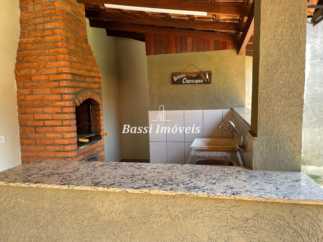 Imperdível! Casa à venda em Mogi Guaçu-SP, no Jardim Suécia, com 2 quartos, 1 suíte, 2 salas, 1 banheiro, 2 vagas e 110m² de área.