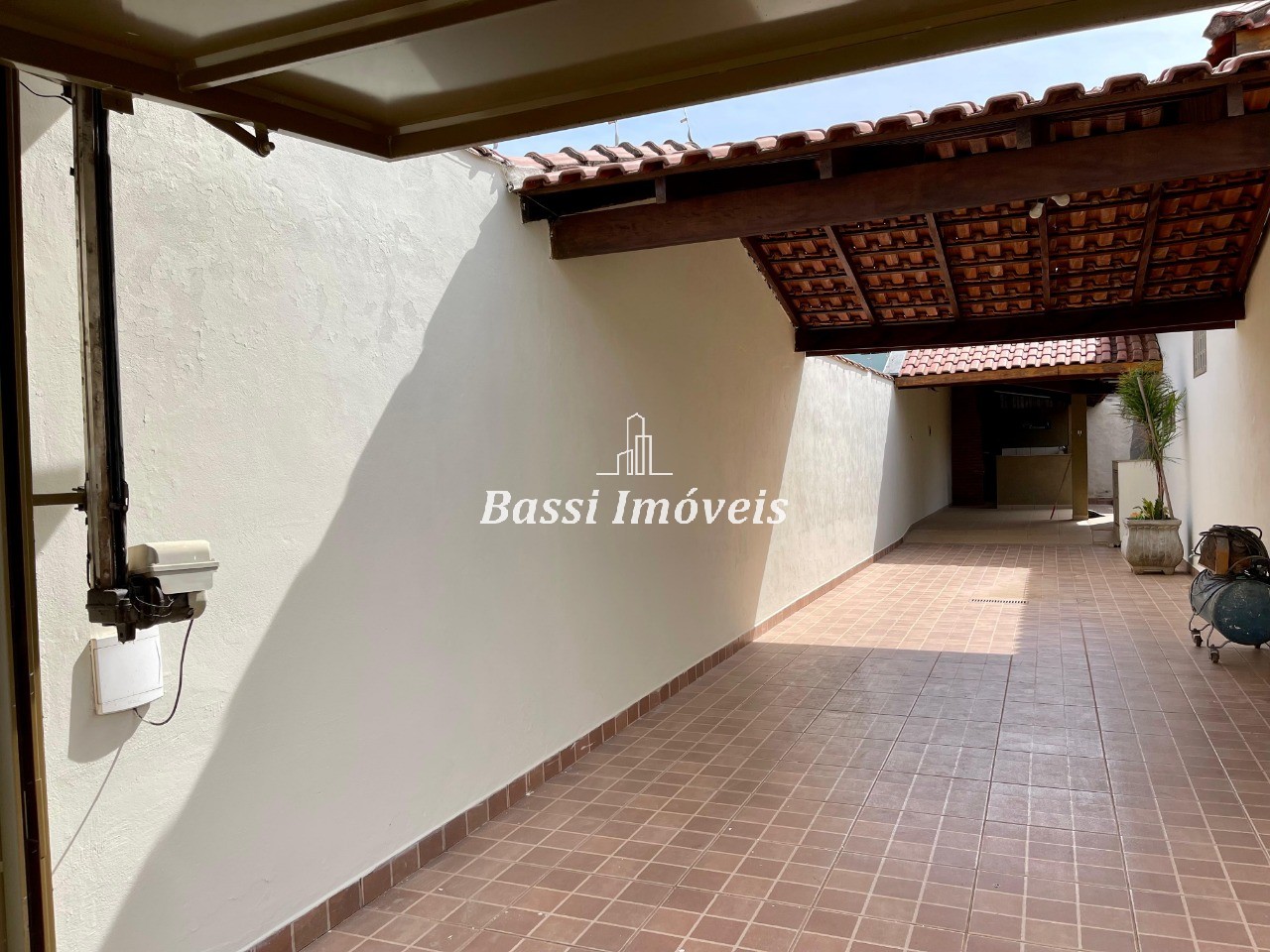 Imperdível! Casa à venda em Mogi Guaçu-SP, no Jardim Suécia, com 2 quartos, 1 suíte, 2 salas, 1 banheiro, 2 vagas e 110m² de área.