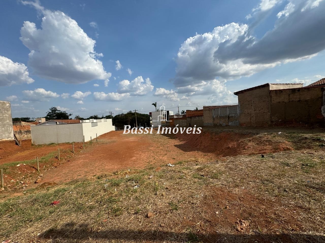 Terreno à venda em Mogi Guaçu-SP, Vila Pinheiro. 1.357m² de área para construir o seu sonho!
