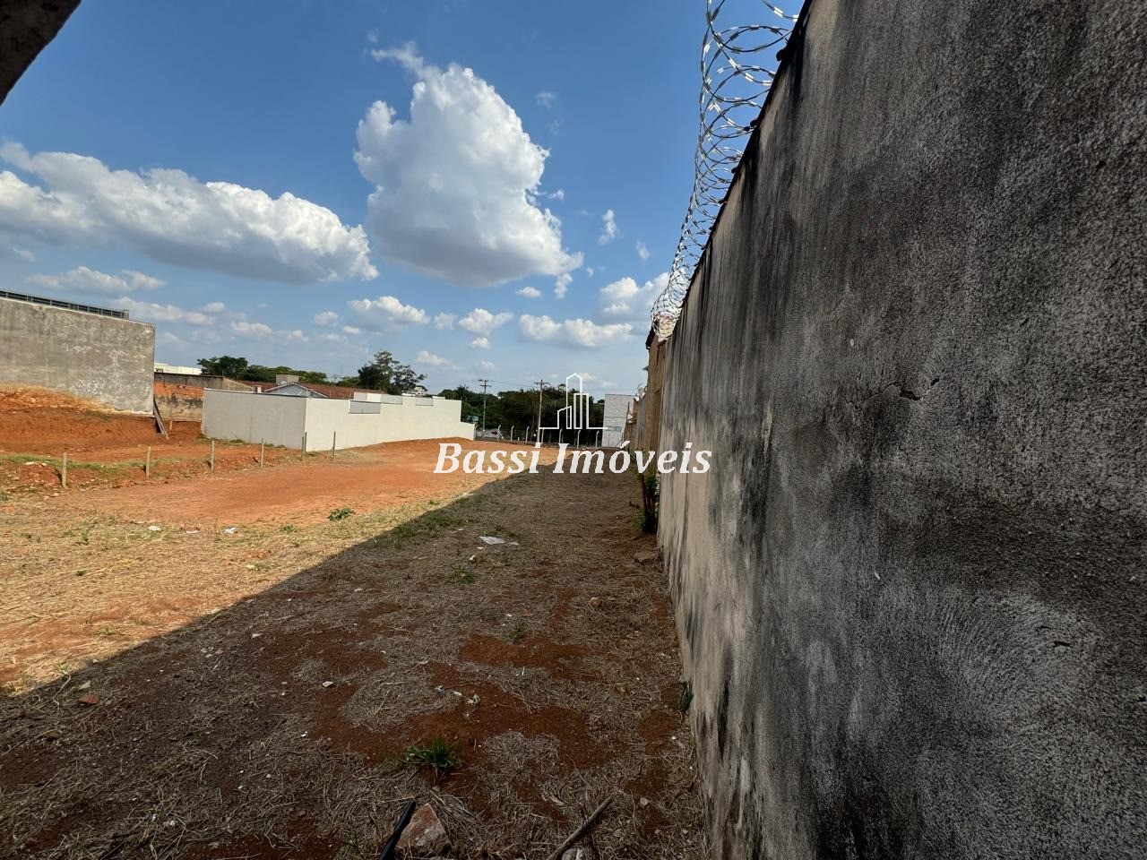 Terreno à venda em Mogi Guaçu-SP, Vila Pinheiro. 1.357m² de área para construir o seu sonho!