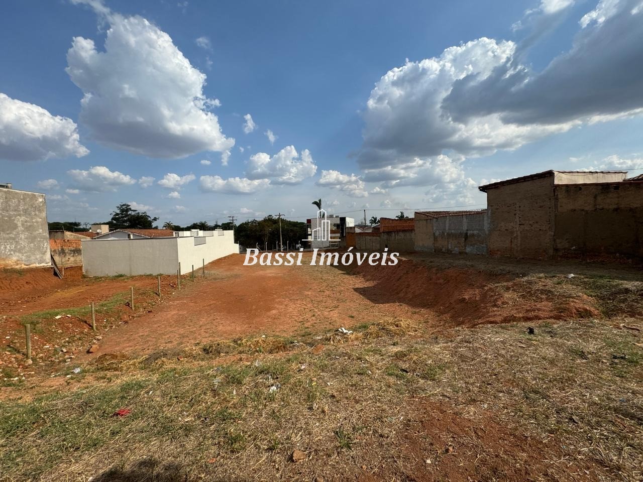 Terreno à venda em Mogi Guaçu-SP, Vila Pinheiro. 1.357m² de área para construir o seu sonho!