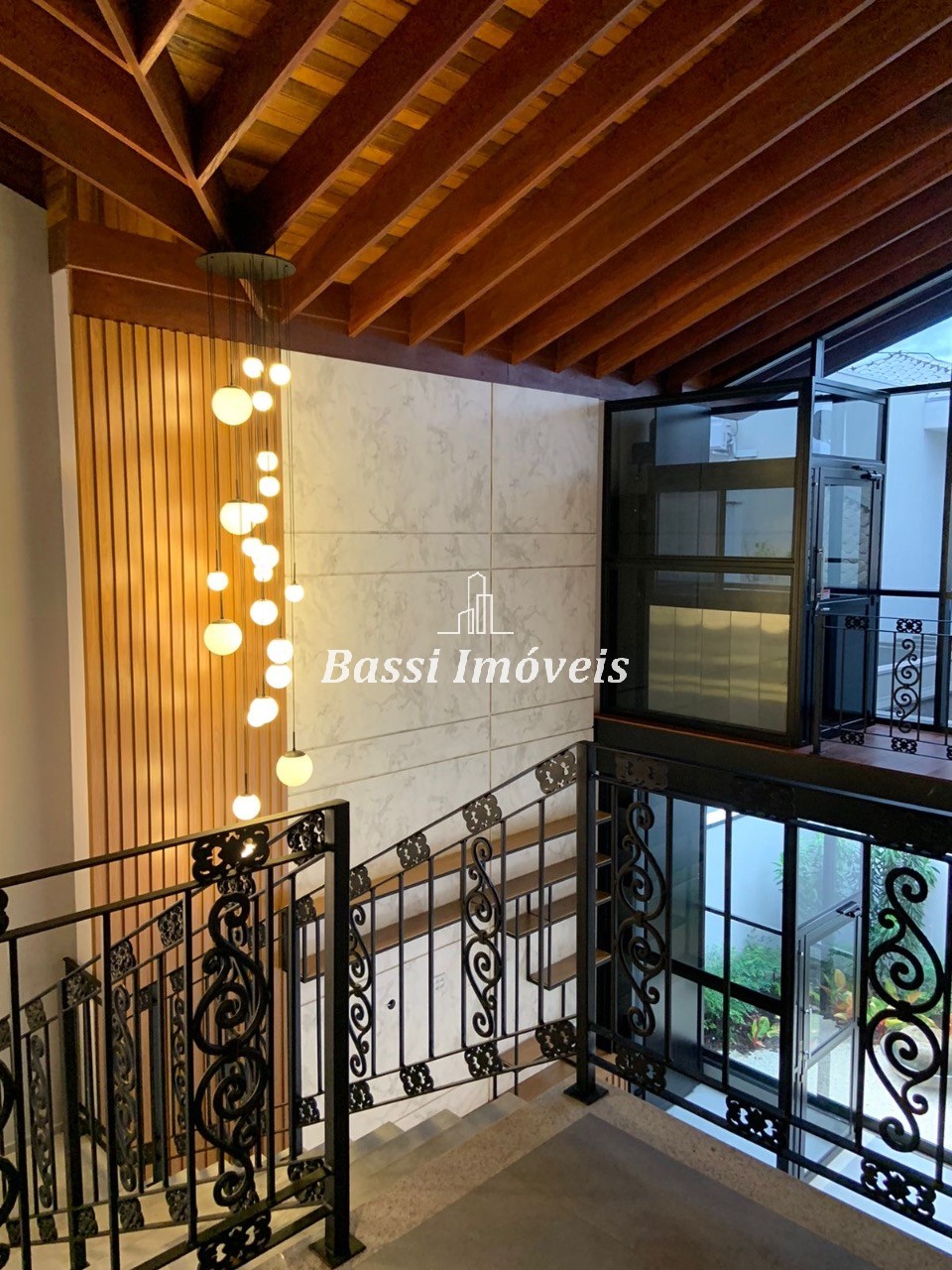 Casa de alto padrão em condomínio à venda em Mogi Guaçu-SP - 3 quartos, 3 suítes, 3 salas, 4 vagas de garagem, 241m².