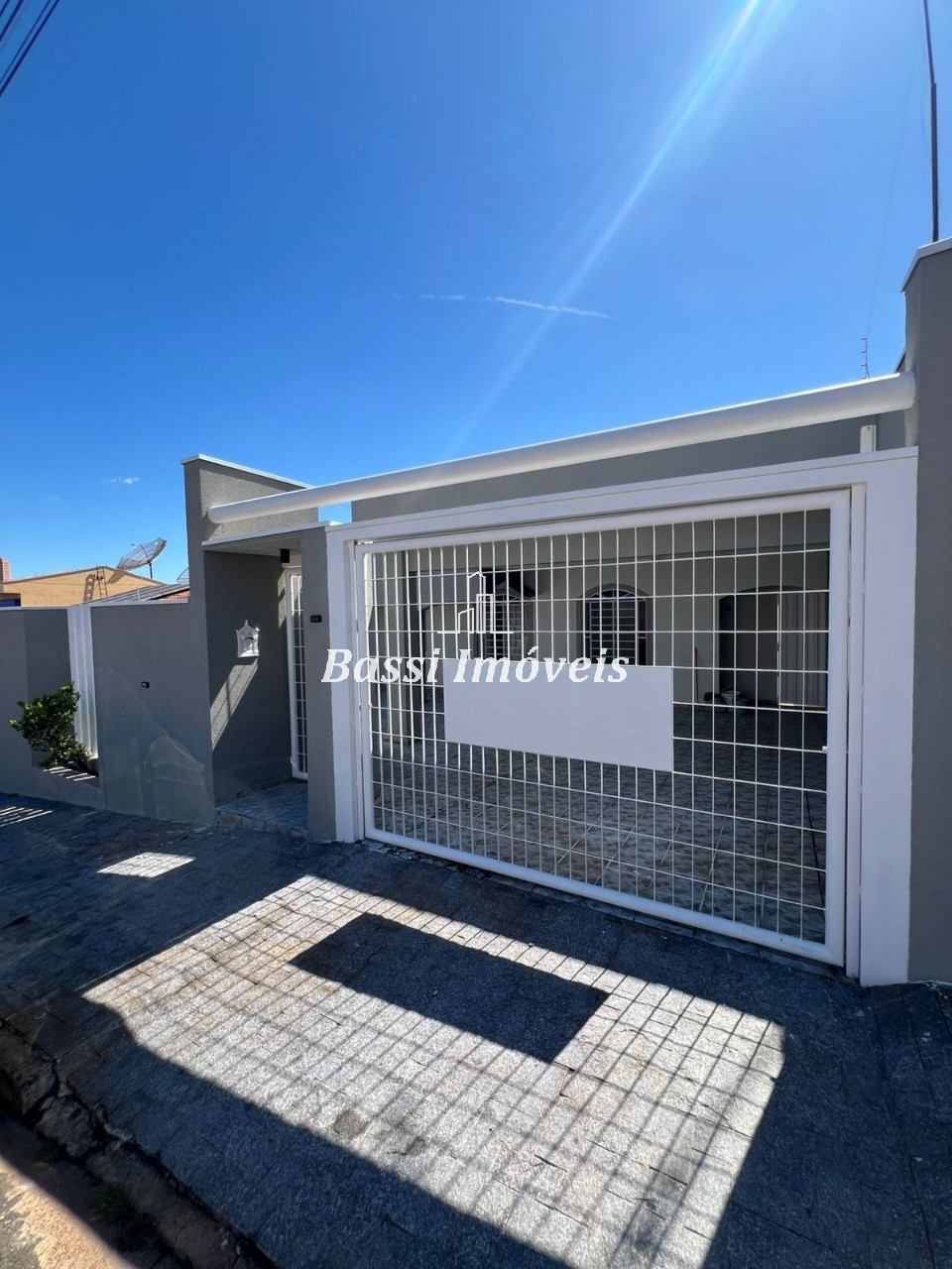Imperdível oportunidade: Casa à venda no Jardim Getúlio Vargas, Mogi Mirim-SP, com 3 quartos, 2 salas, 1 banheiro, 2 vagas de garagem, 160m².
