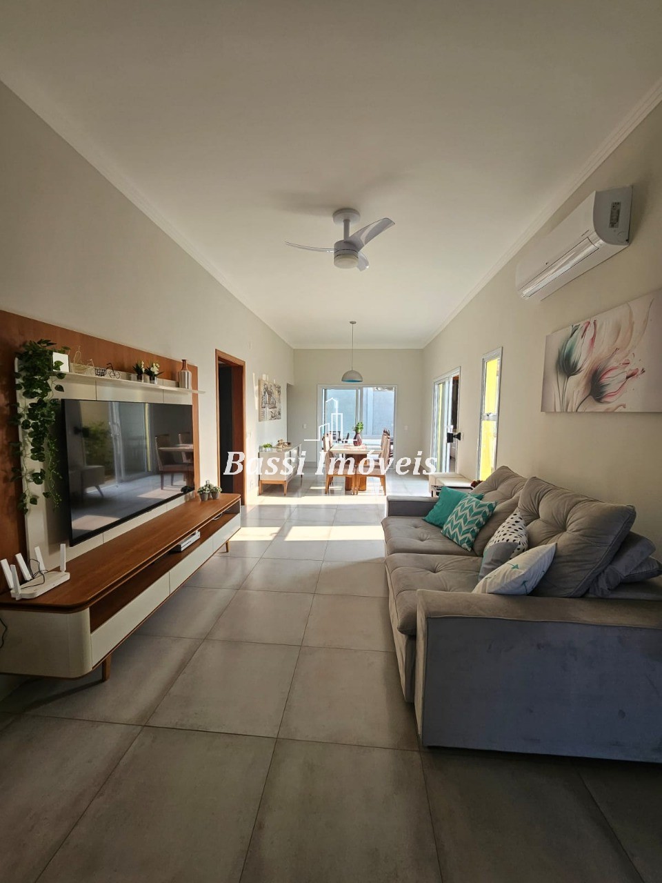 Impecável Casa em Condomínio à Venda em Residencial Califórnia, Estiva Gerbi-SP: 3 Quartos, 1 Suíte, 2 Salas, 2 Banheiros, 2 Vagas, 154,20 m².