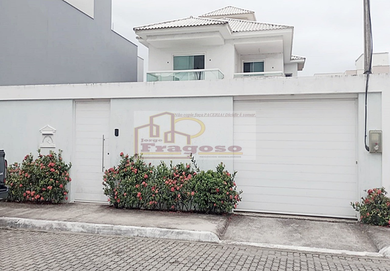 Casa Independente à Venda em Cabo Frio-RJ, Bairro Novo Portinho: 4 Quartos, 5 Suítes, 1 Sala, 6 Banheiros, 5 Vagas de Garagem.