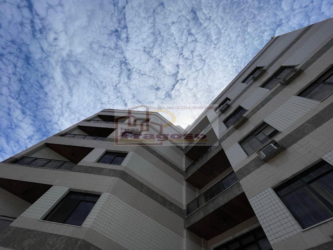 Cobertura Dúplex à venda na Vila Nova, Cabo Frio-RJ: 4 quartos, 2 suítes, 2 salas, 4 banheiros, 1 vaga.