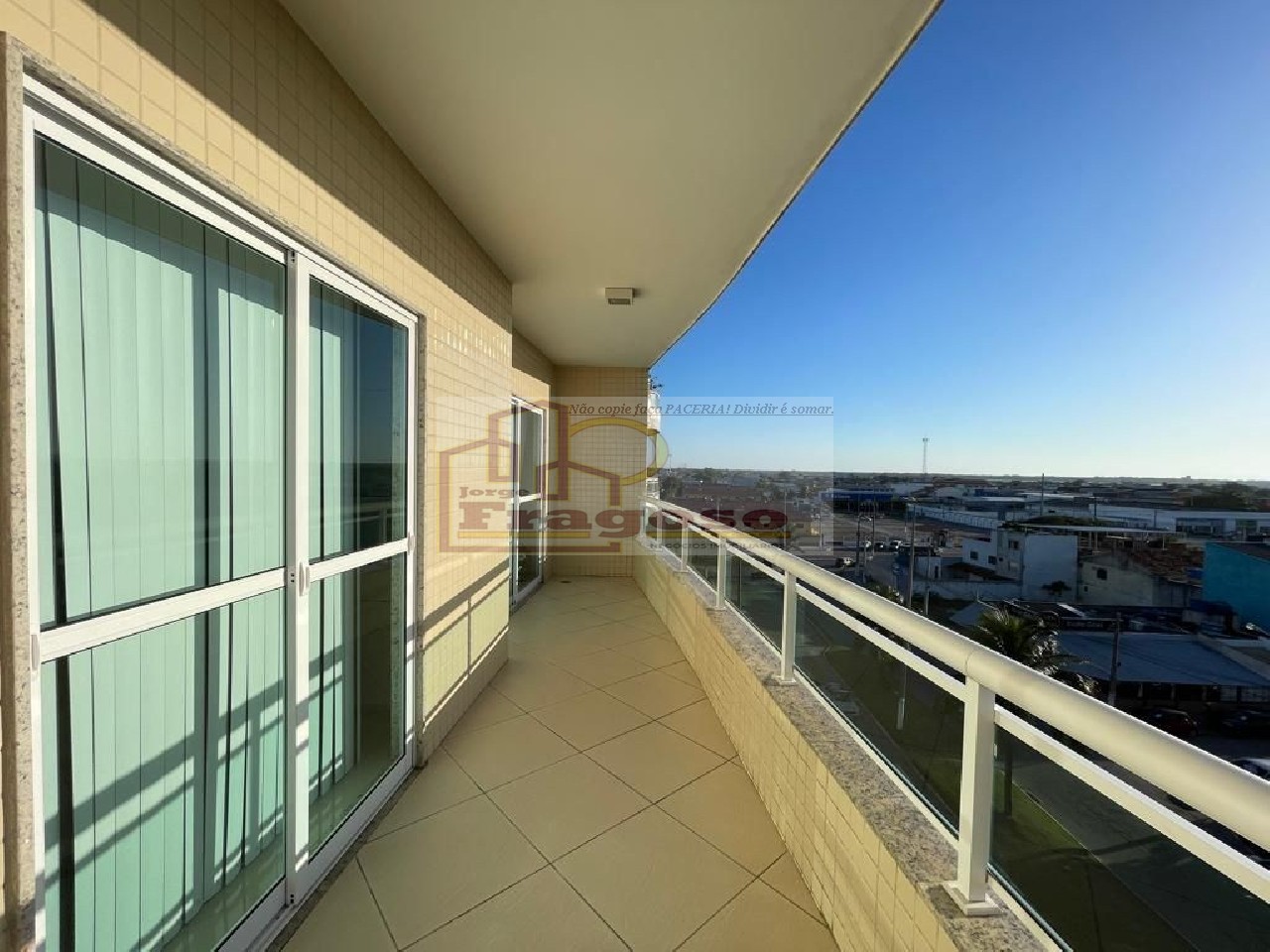 Apartamento à venda em Cabo Frio-RJ - Braga: 3 quartos, 1 suíte, 1 sala, 3 banheiros, 1 vaga de garagem