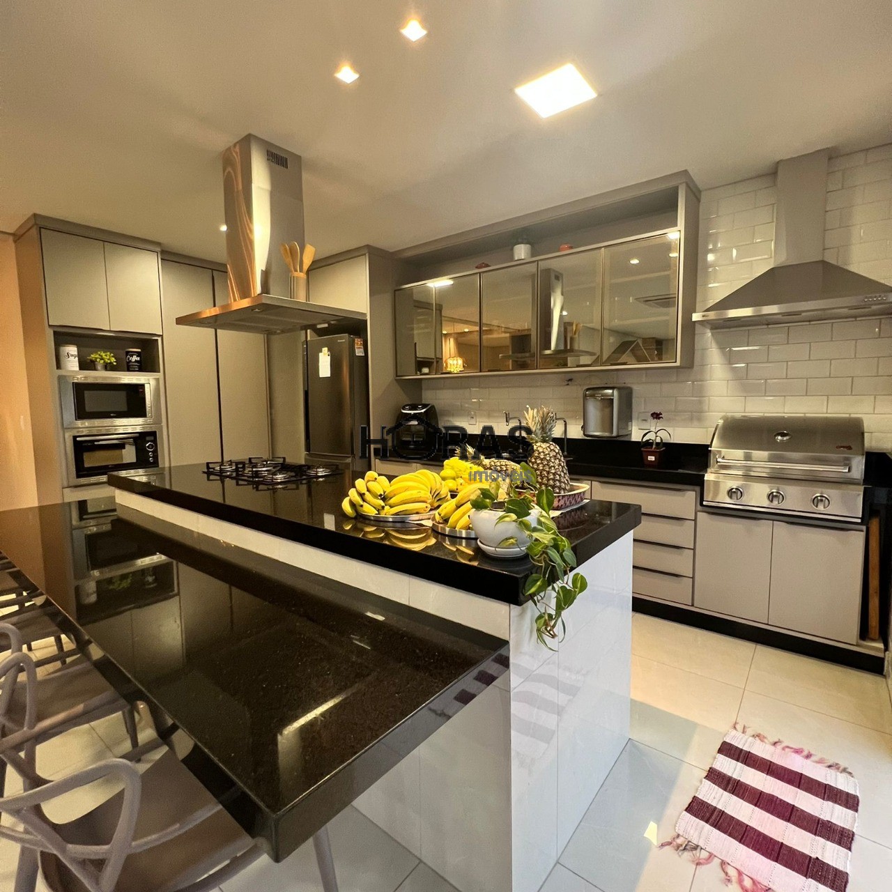 Casa, 4 quartos, 268 m² - Foto 1