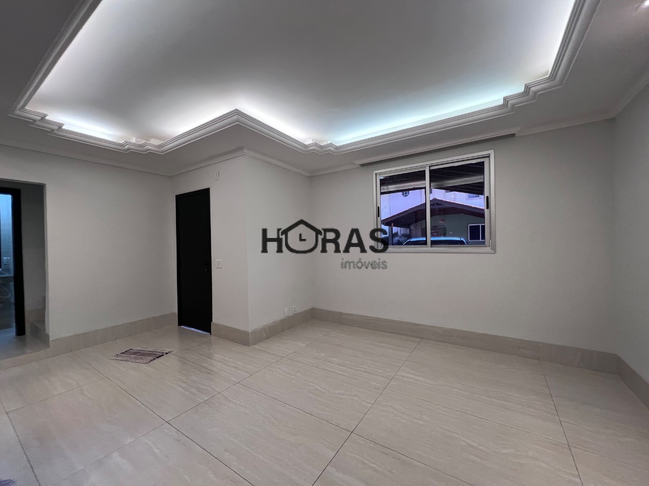 Casa, 4 quartos, 218 m² - Foto 1