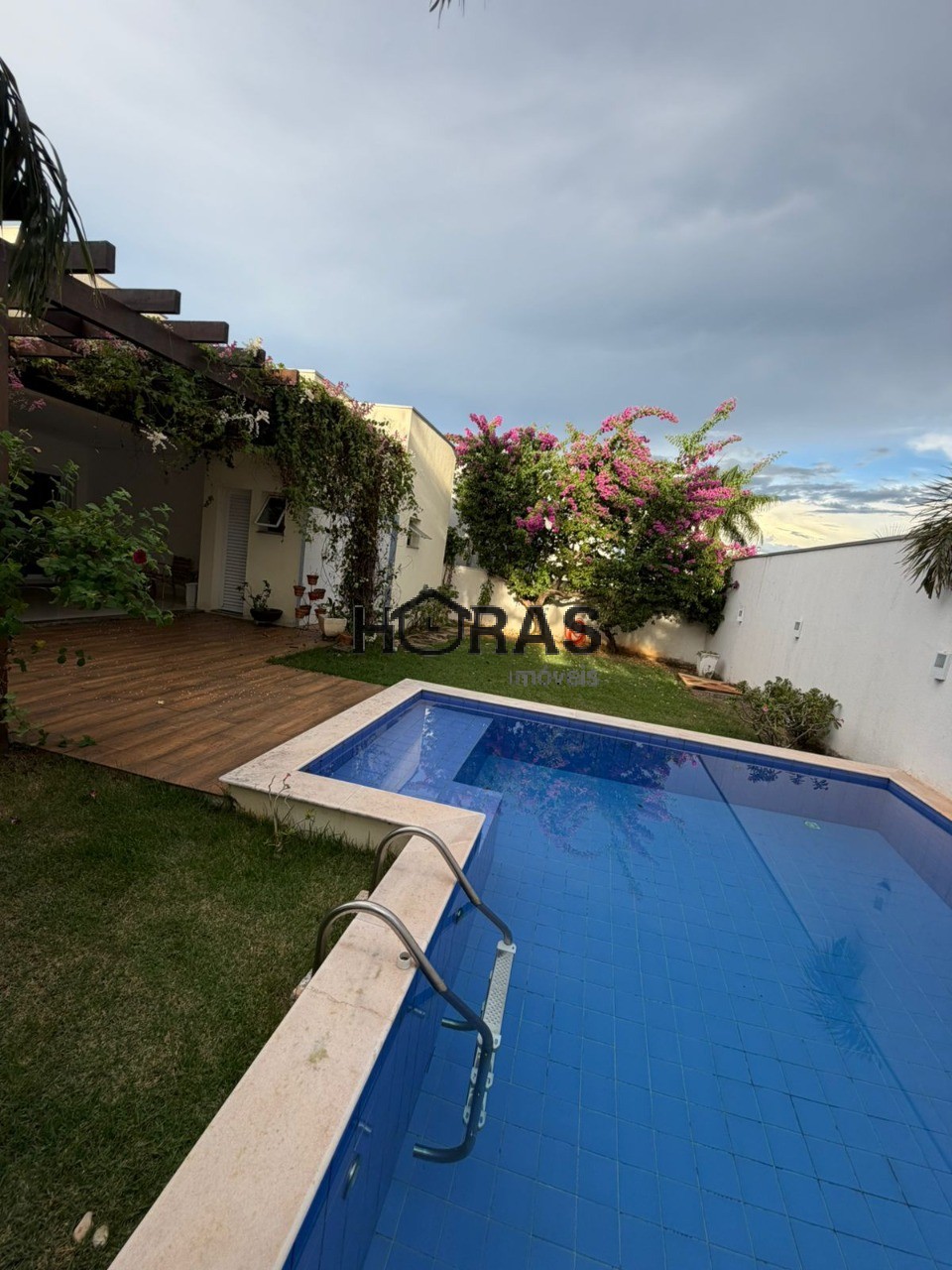 Casa, 4 quartos, 252 m² - Foto 1