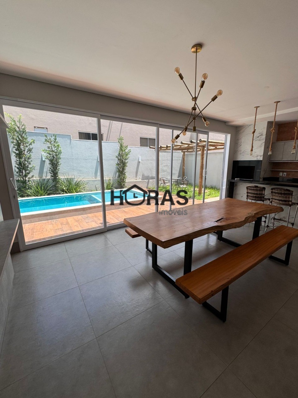 Casa, 3 quartos, 210 m² - Foto 1