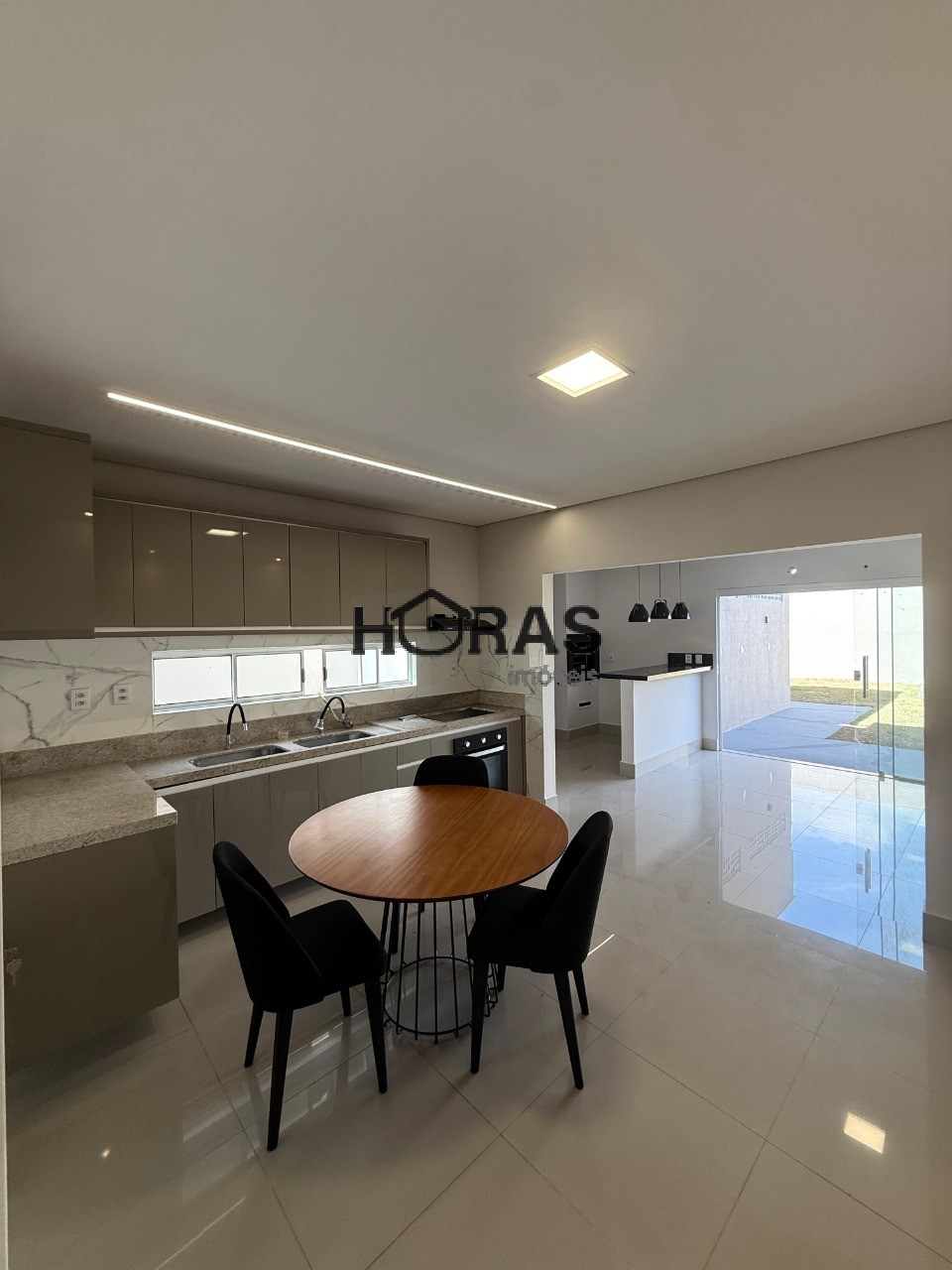 Casa, 3 quartos, 220 m² - Foto 1