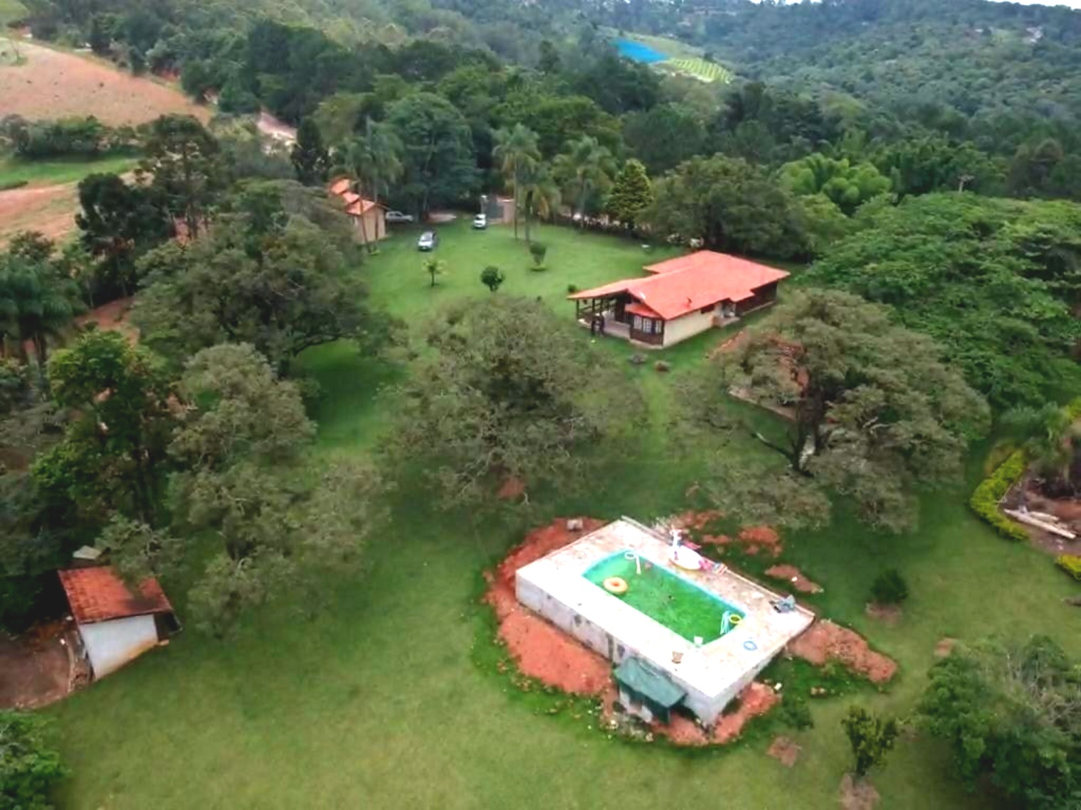 Sítio, 4 quartos, 10000 m² - Foto 1