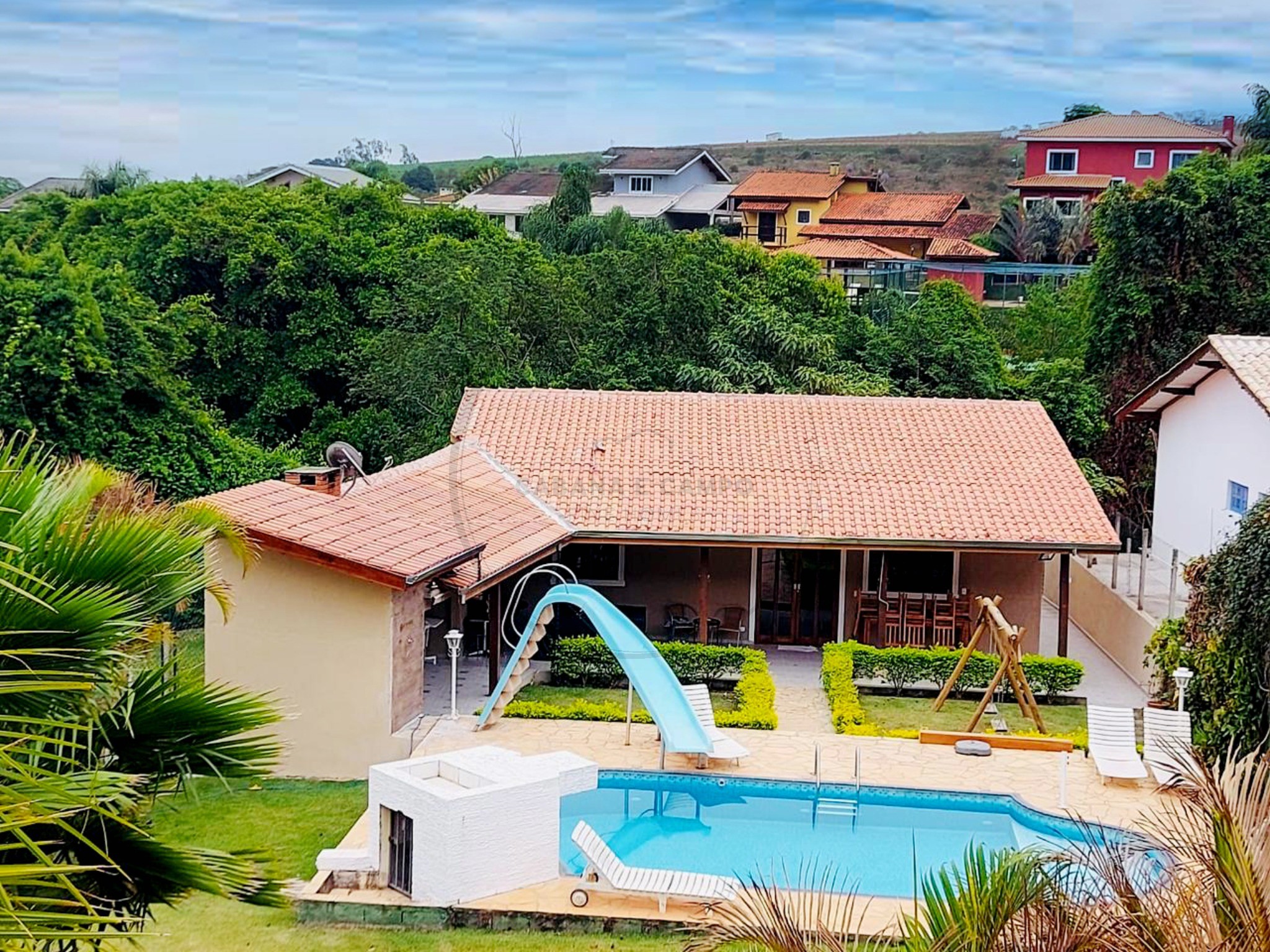Chácara, 3 quartos, 1026 m² - Foto 1