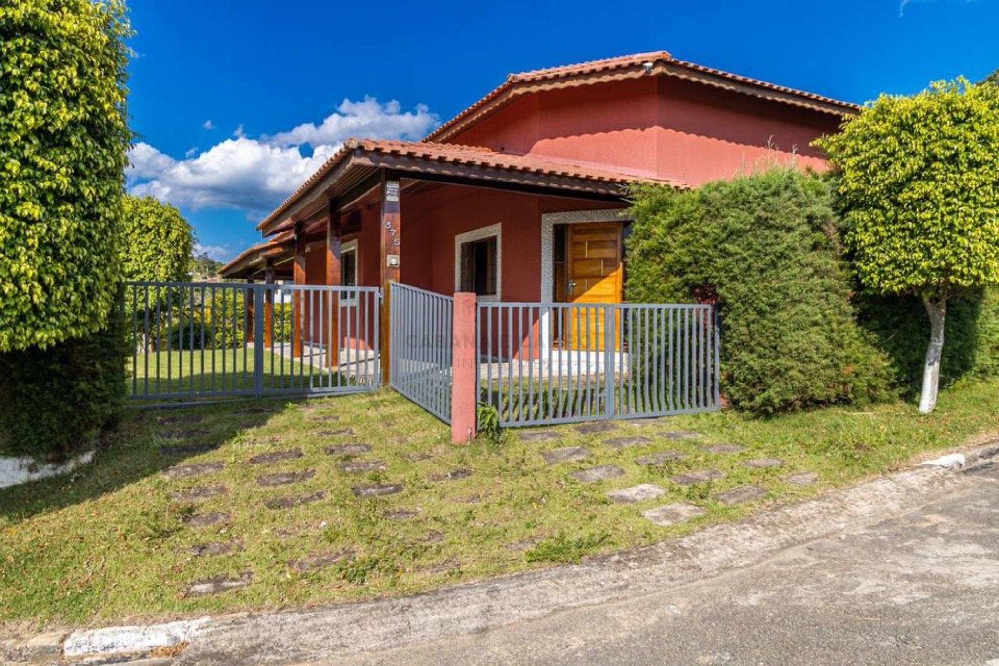 Chácara, 3 quartos, 927 m² - Foto 1