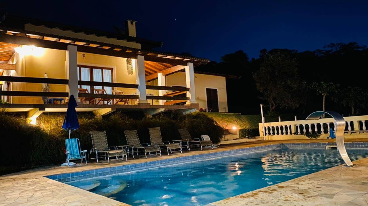 Chácara, 4 quartos, 2700 m² - Foto 1