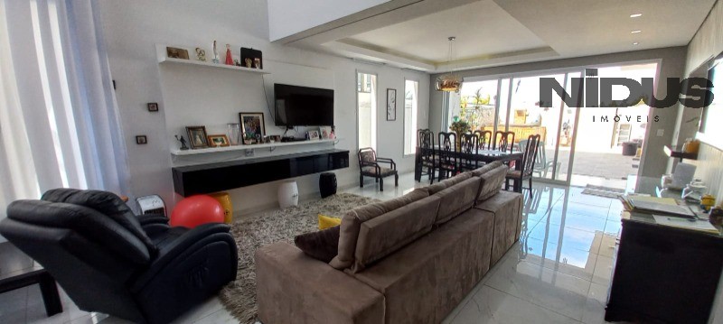 Casa, 4 quartos, 297 m² - Foto 1