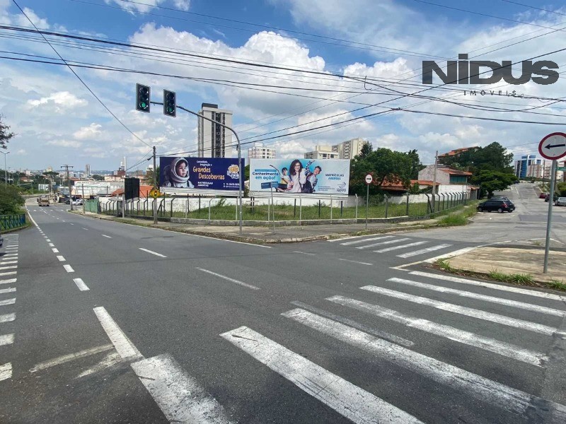 Loteamento e Condomínio, 1500 m² - Foto 1