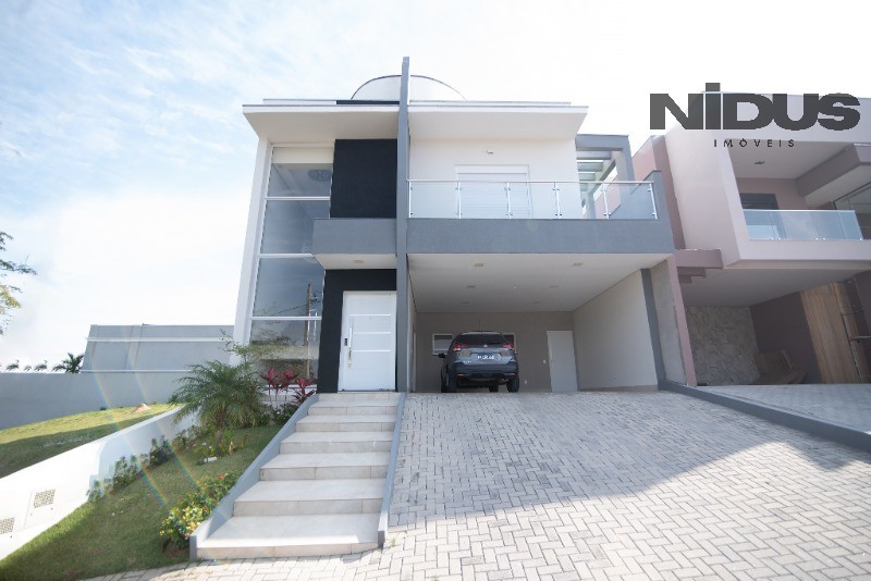 Casa, 3 quartos, 323 m² - Foto 1