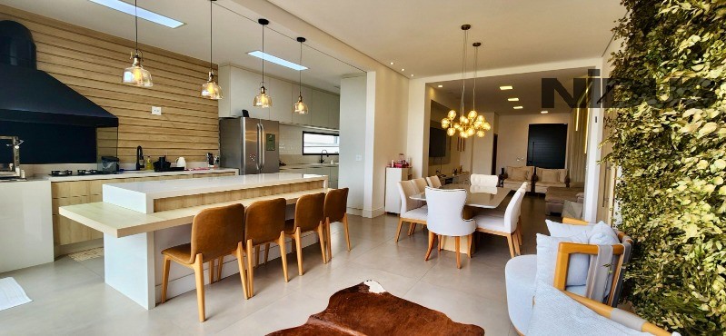 Casa, 3 quartos, 246 m² - Foto 1