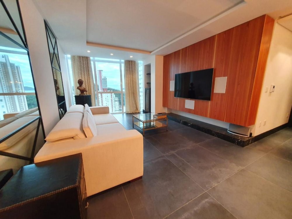 Cobertura de luxo à venda em balneário camboriú-sc, no bairr