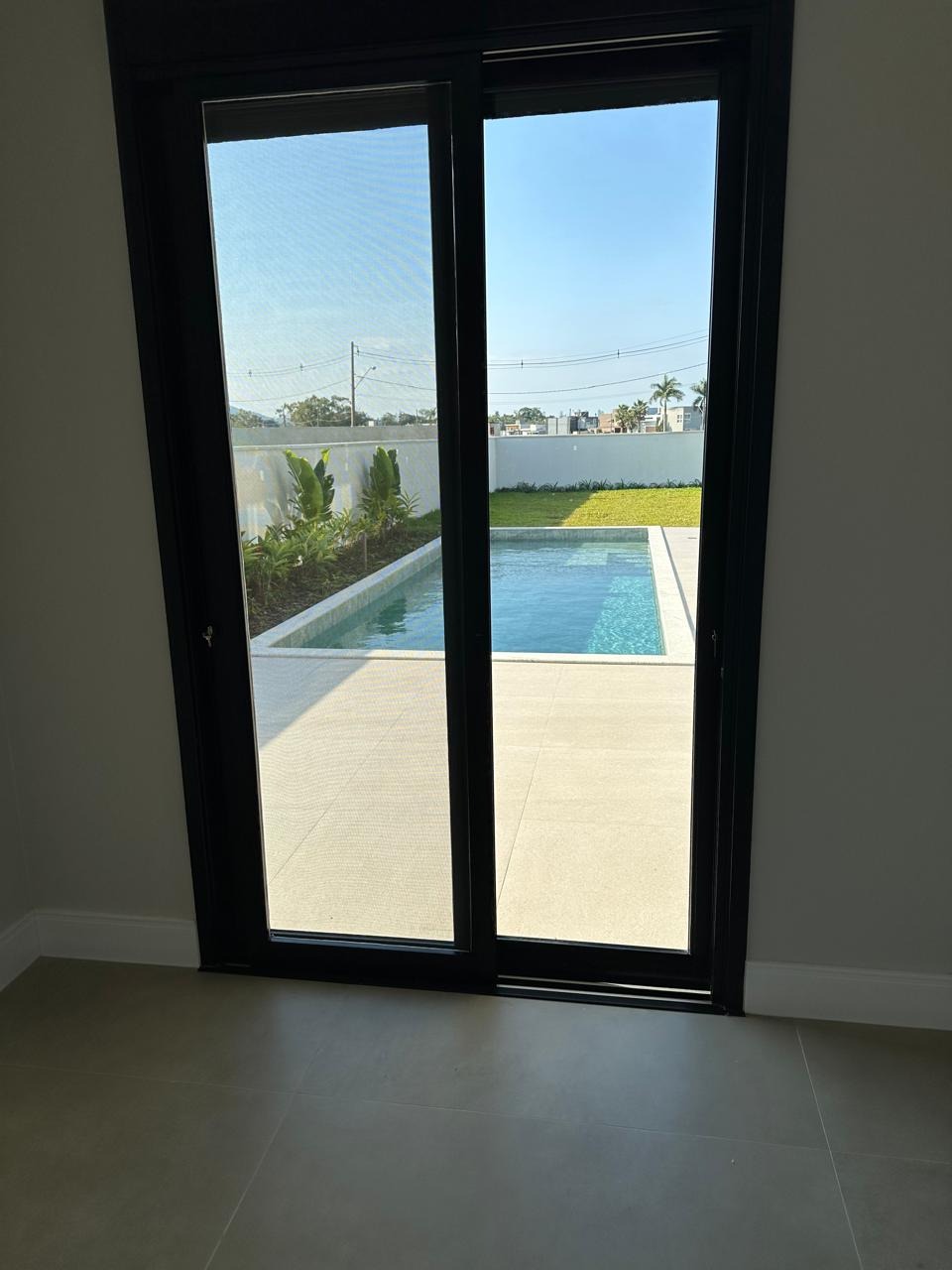 Casa de luxo em condomínio: 4 quartos, 4 suítes, 3 salas, 4 