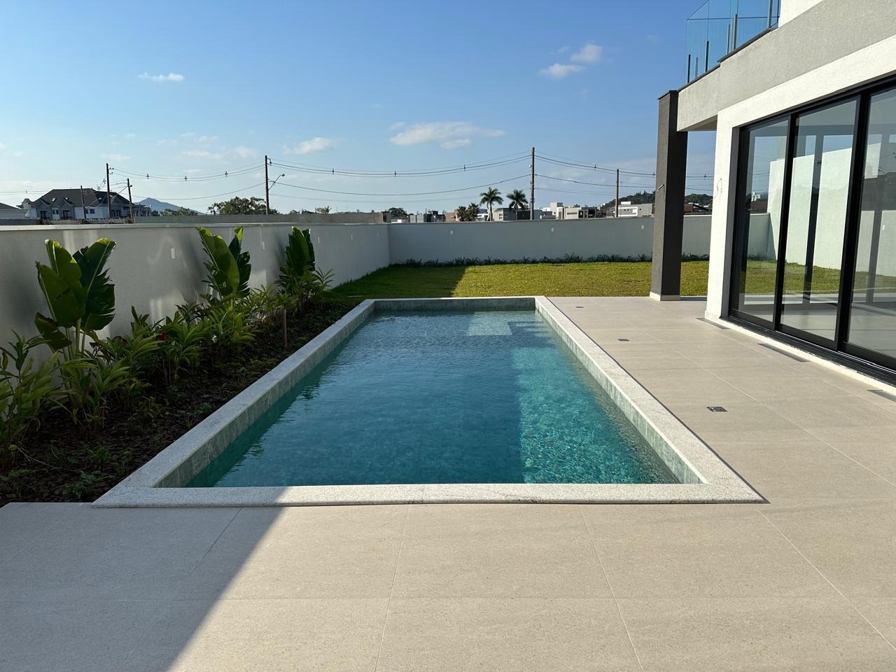 Casa de luxo em condomínio: 4 quartos, 4 suítes, 3 salas, 4 