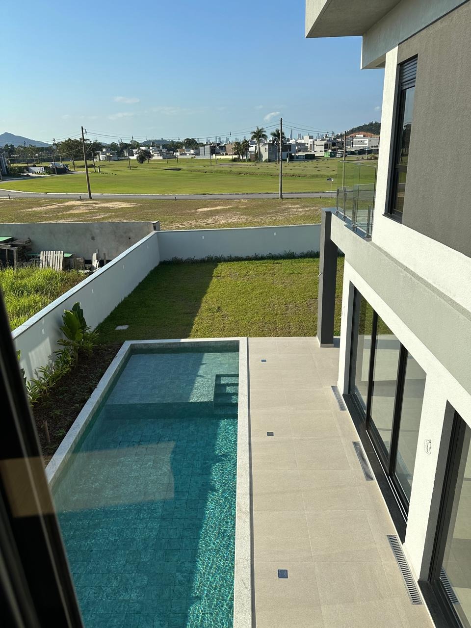 Casa de luxo em condomínio: 4 quartos, 4 suítes, 3 salas, 4 
