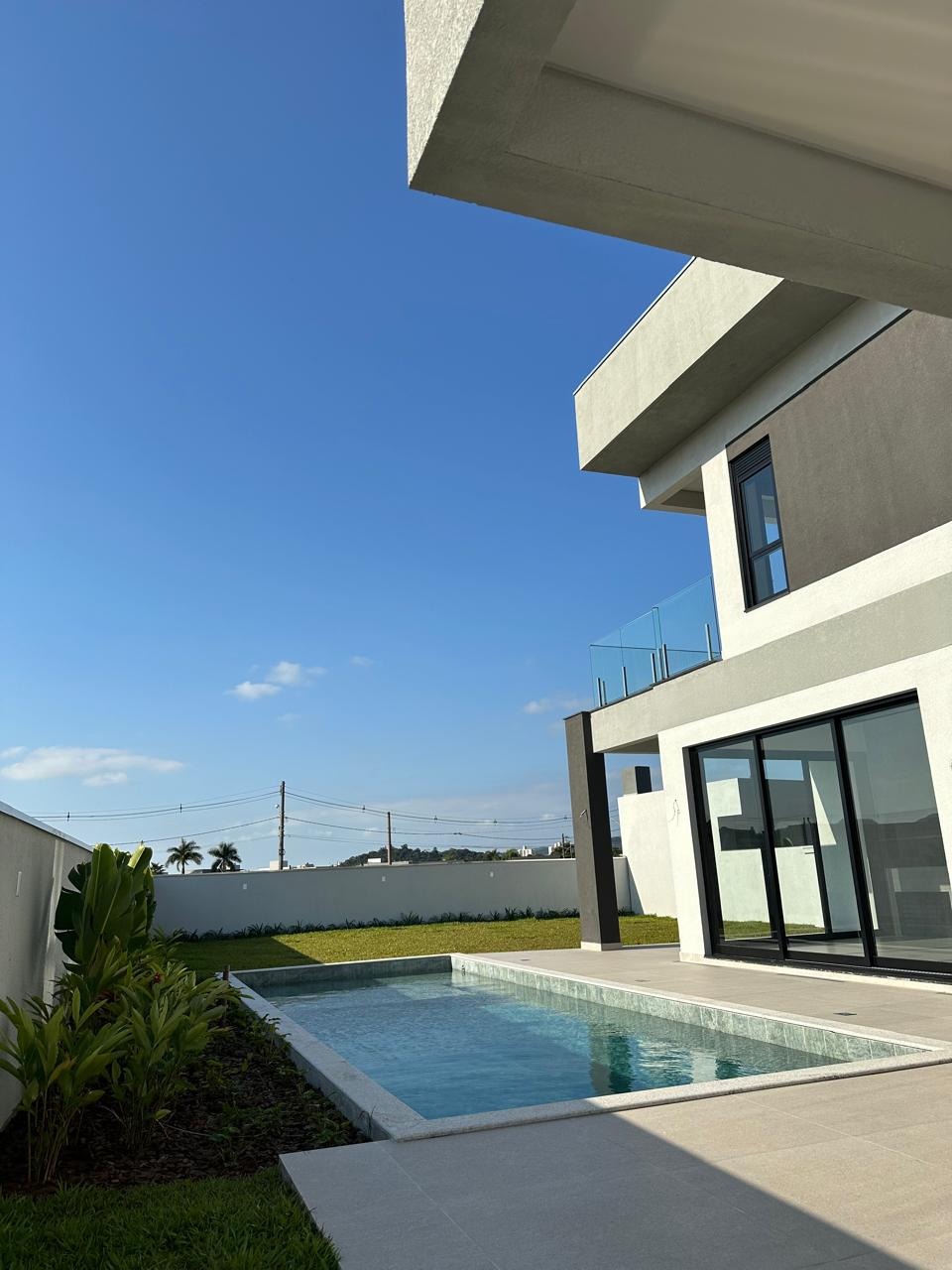 Casa de luxo em condomínio: 4 quartos, 4 suítes, 3 salas, 4 