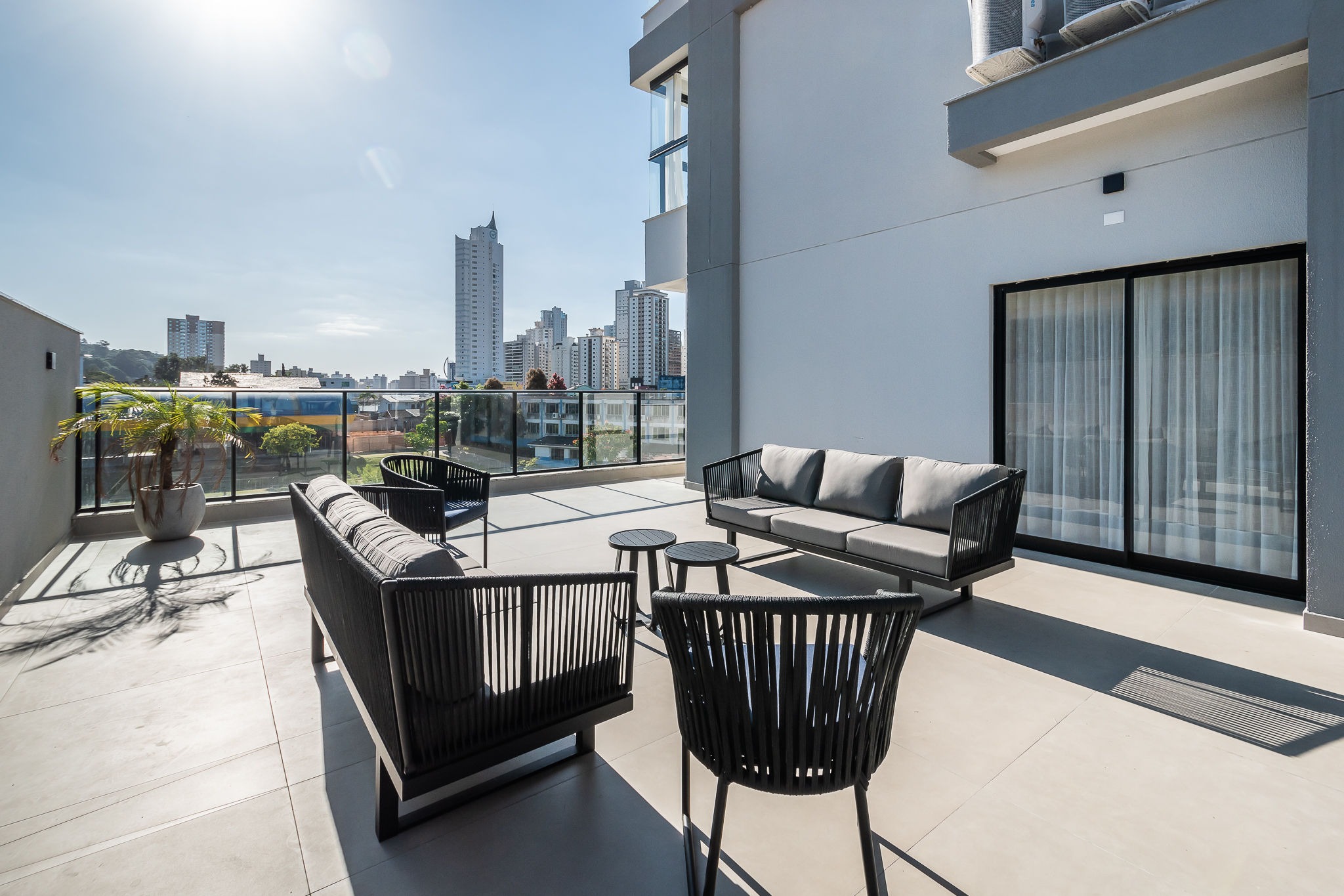 Imperdível: Apartamento à venda em Itajaí-SC, bairro Fazenda, 2 quartos, 2 suítes, 2 salas, 1 vaga de garagem, 73,46 m².