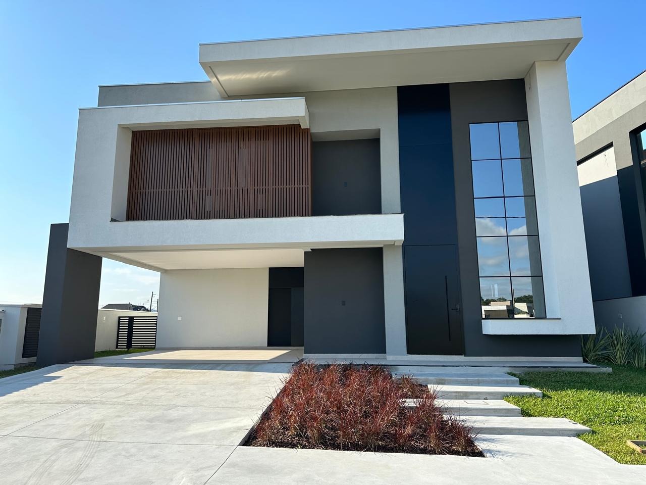 Casa de luxo em condomínio: 4 quartos, 4 suítes, 3 salas, 4 