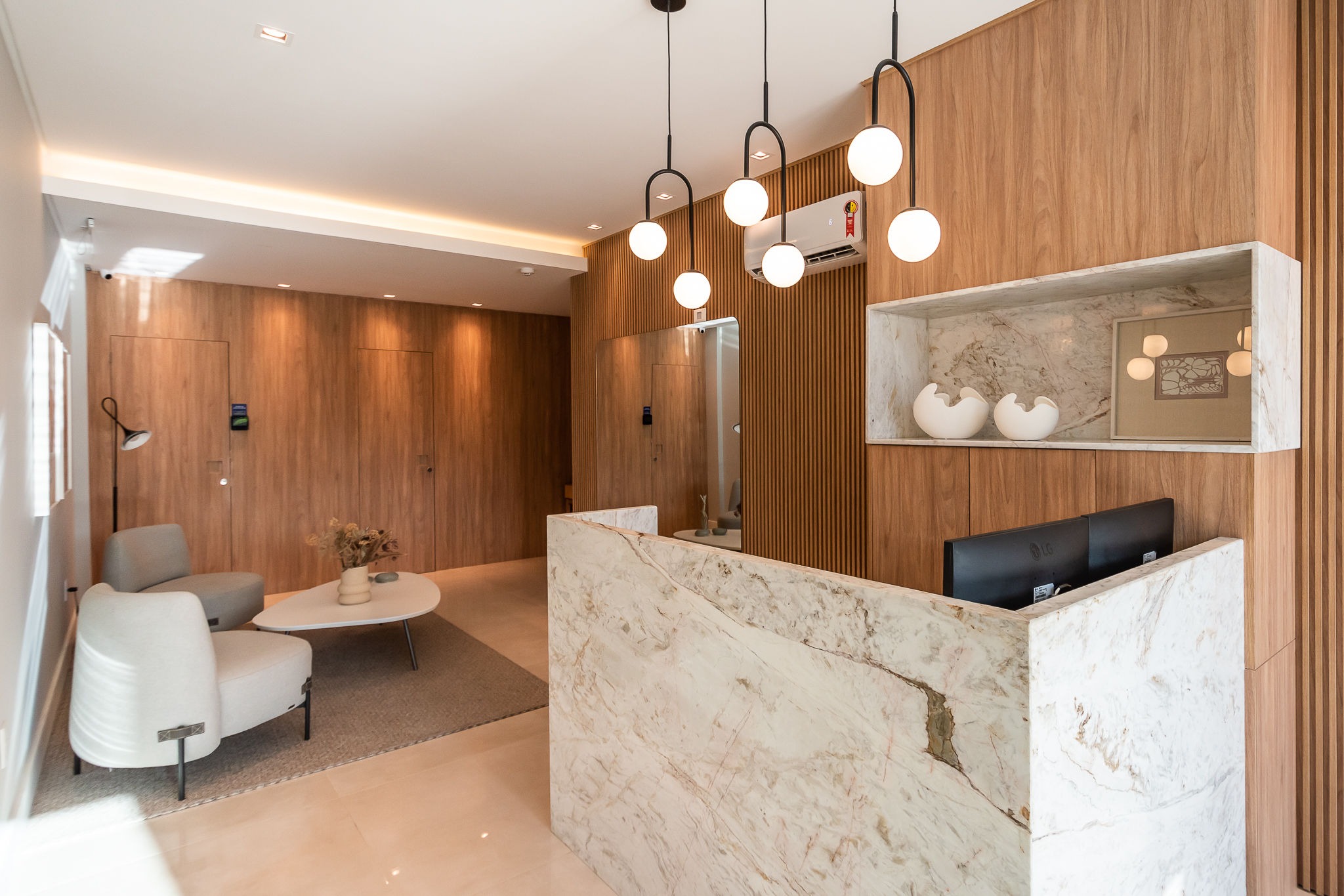 Imperdível: Apartamento à venda em Itajaí-SC, bairro Fazenda, 2 quartos, 2 suítes, 2 salas, 1 vaga de garagem, 73,46 m².
