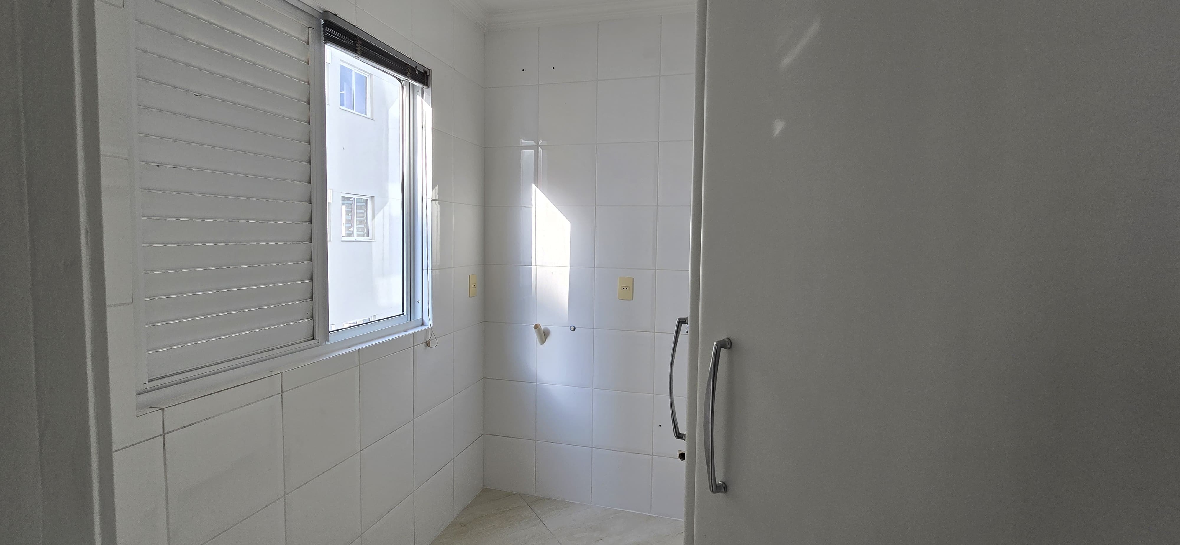 Imperdível! Apartamento à venda no Centro de Balneário Camboriú-SC com 3 quartos, 1 suíte, 2 salas, 2 vagas de garagem.