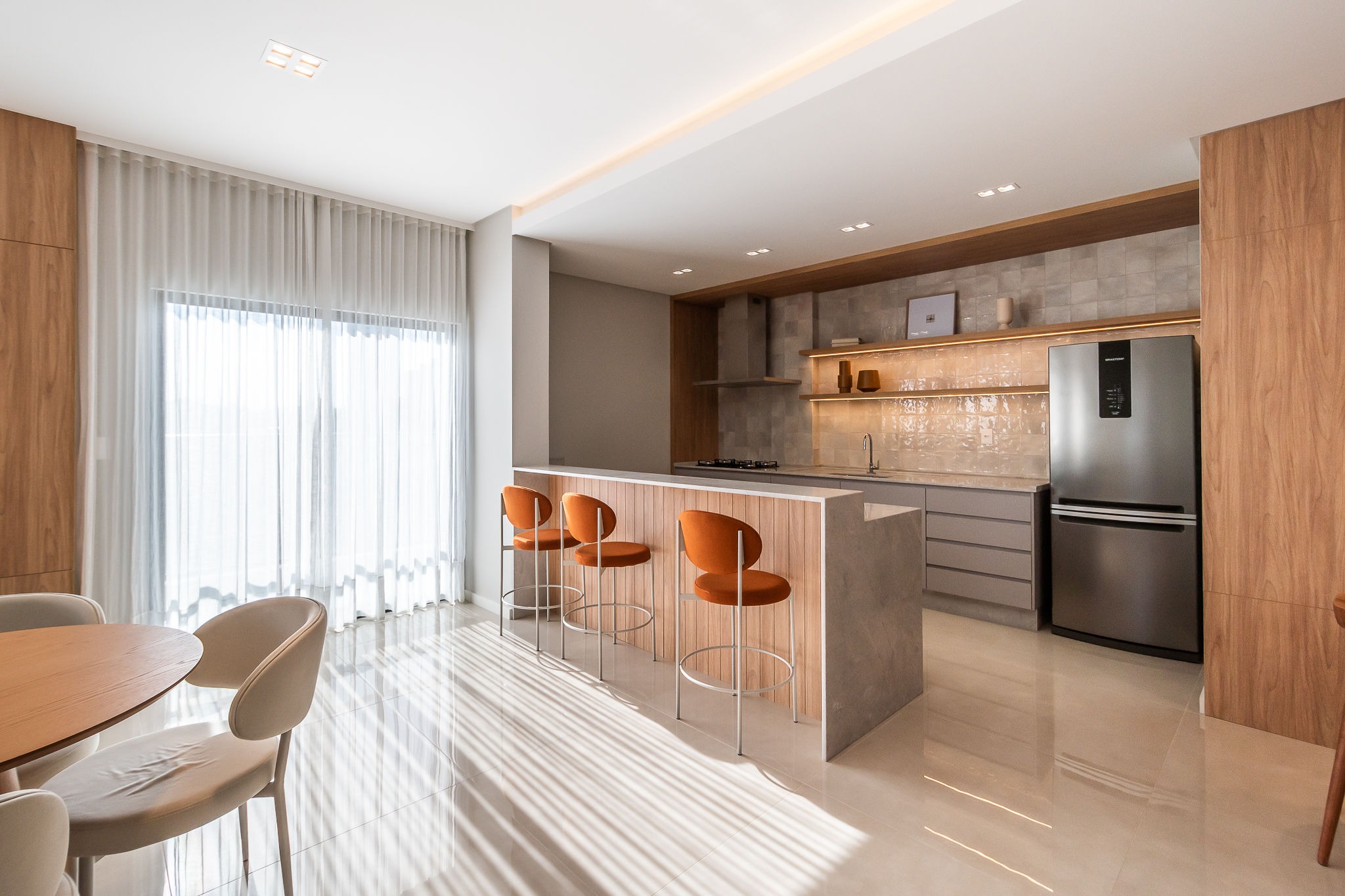 Imperdível: Apartamento à venda em Itajaí-SC, bairro Fazenda, 2 quartos, 2 suítes, 2 salas, 1 vaga de garagem, 73,46 m².