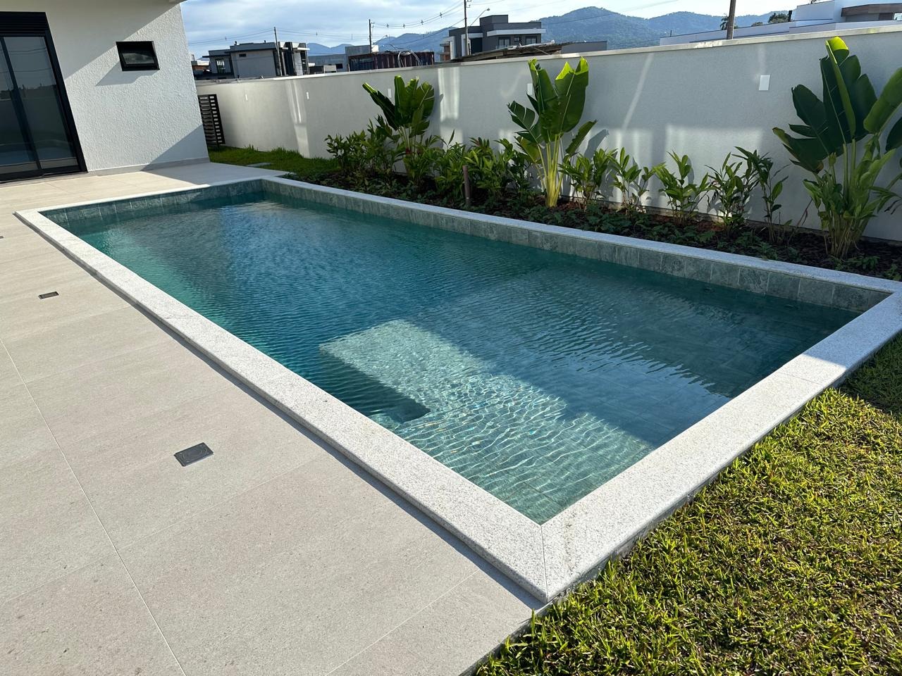 Casa de luxo em condomínio: 4 quartos, 4 suítes, 3 salas, 4 