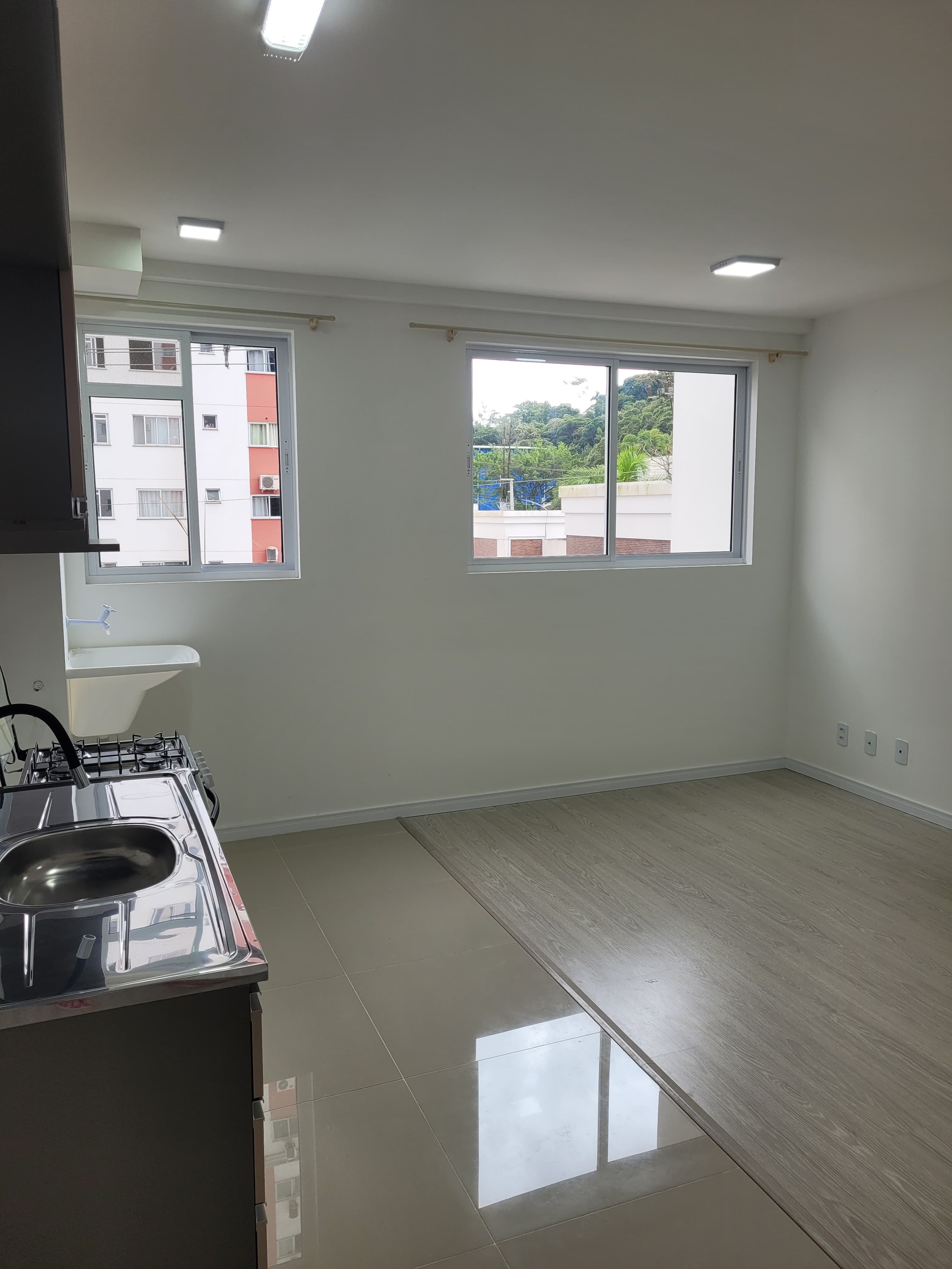 Apartamento para locação na Ressacada, Itajaí-SC: 2 quartos, 2 salas, 1 vaga de garagem, 56m²! Aproveite já!