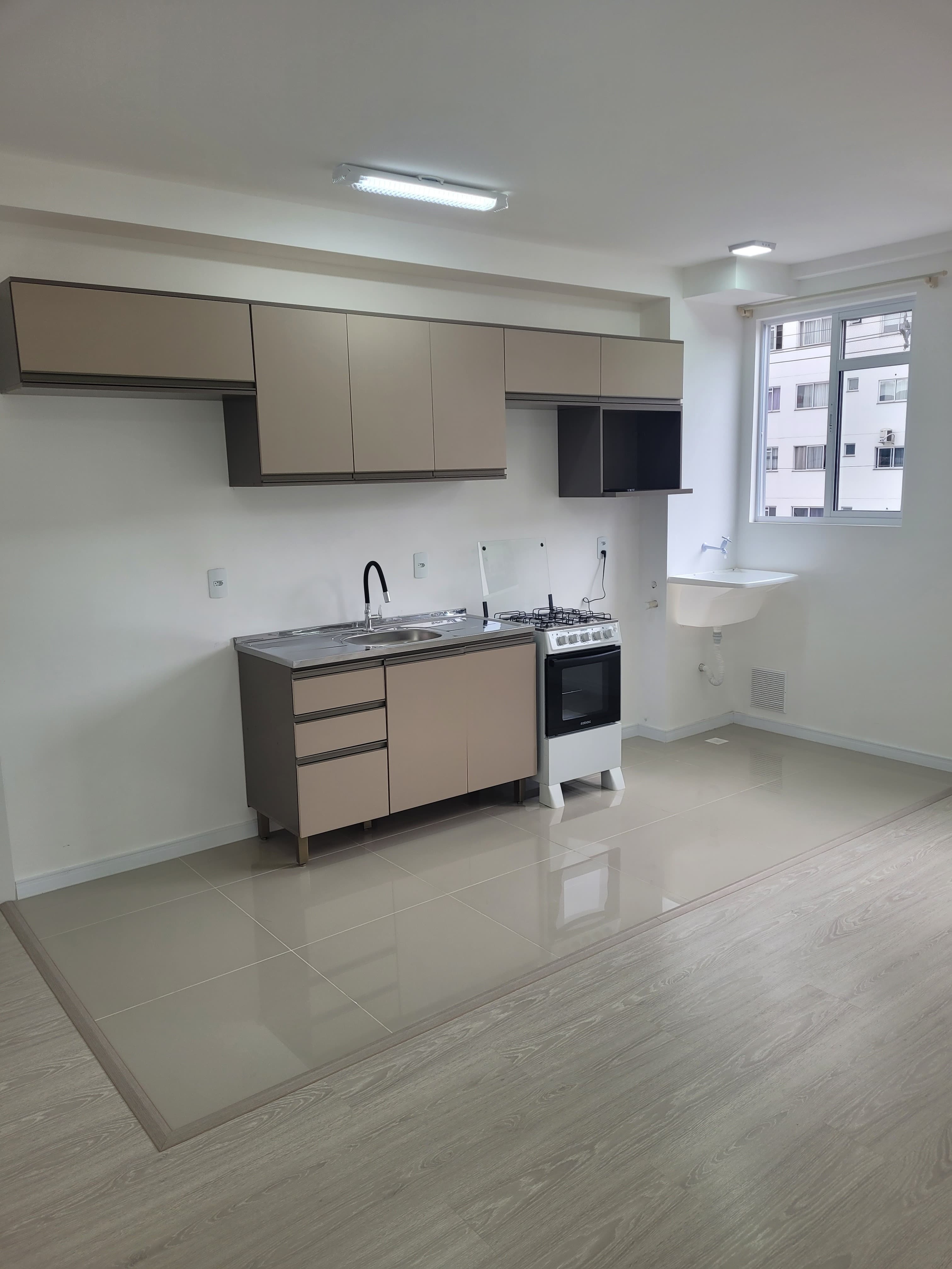 Apartamento para locação na Ressacada, Itajaí-SC: 2 quartos, 2 salas, 1 vaga de garagem, 56m²! Aproveite já!