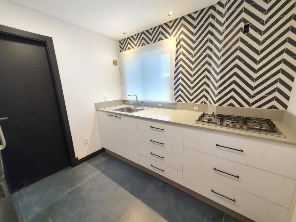Cobertura de luxo à venda em Balneário Camboriú-SC, no Bairro Pioneiros: 3 quartos, 3 suítes, 4 banheiros, 4 vagas de garagem, 324m².