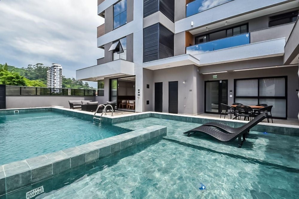 Apartamento de alto padrão à venda em Itajaí-SC, 3 quartos, 1 suíte, 2 banheiros, 2 vagas de garagem, 115m² - Bairro Fazenda.